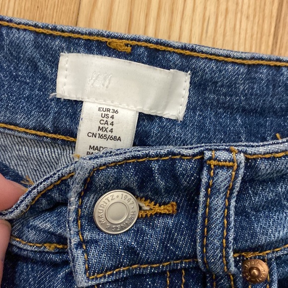 H&M NWT Wide Led Jeans - Picture 2 of 4
